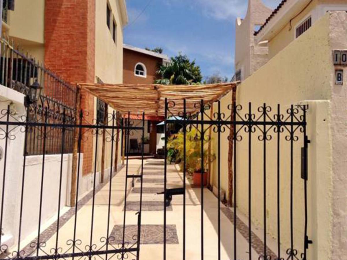 Los Caracoles Bed & Breakfast Cancun Bagian luar foto